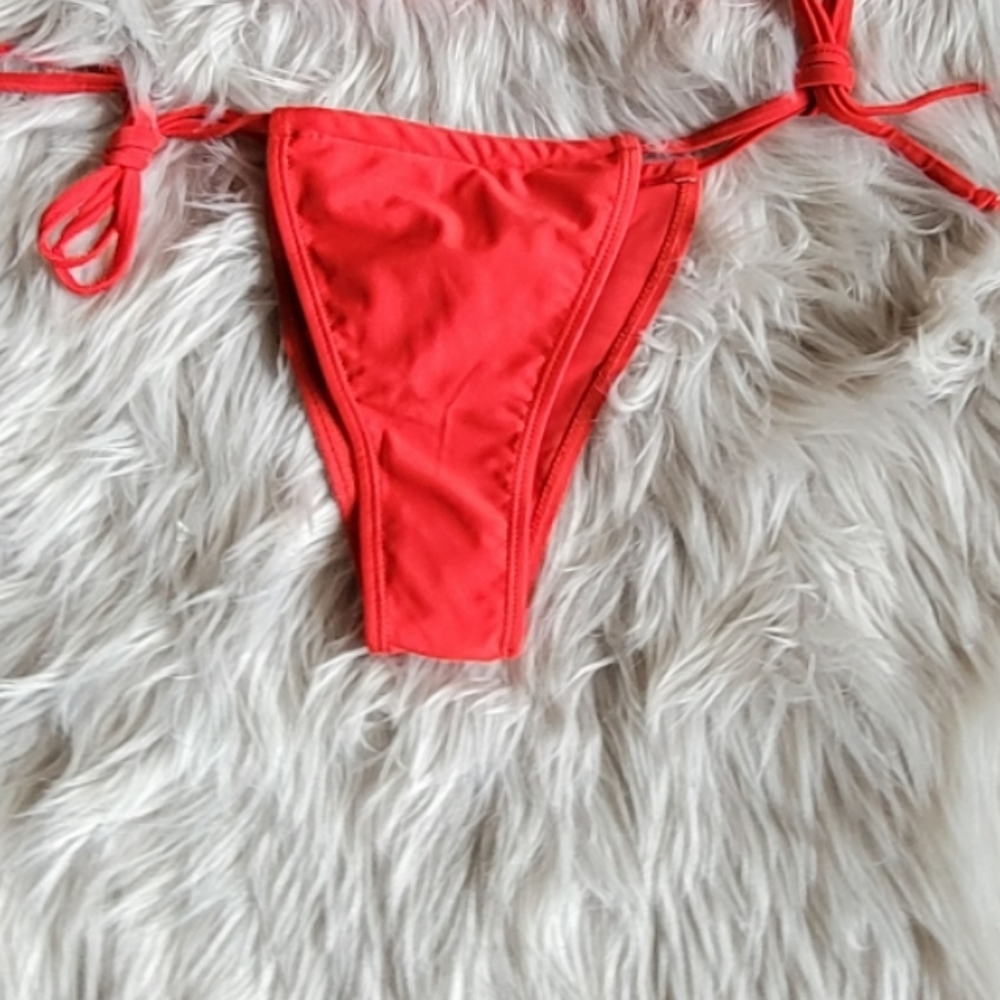 Red Bikini - Picture 4 of 6